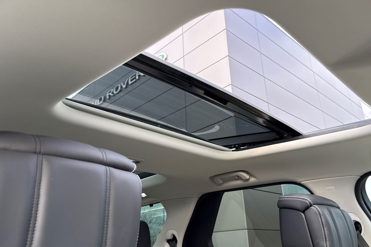 Used Land Rover Discovery 2025 for sale - 76902562: Photo 32