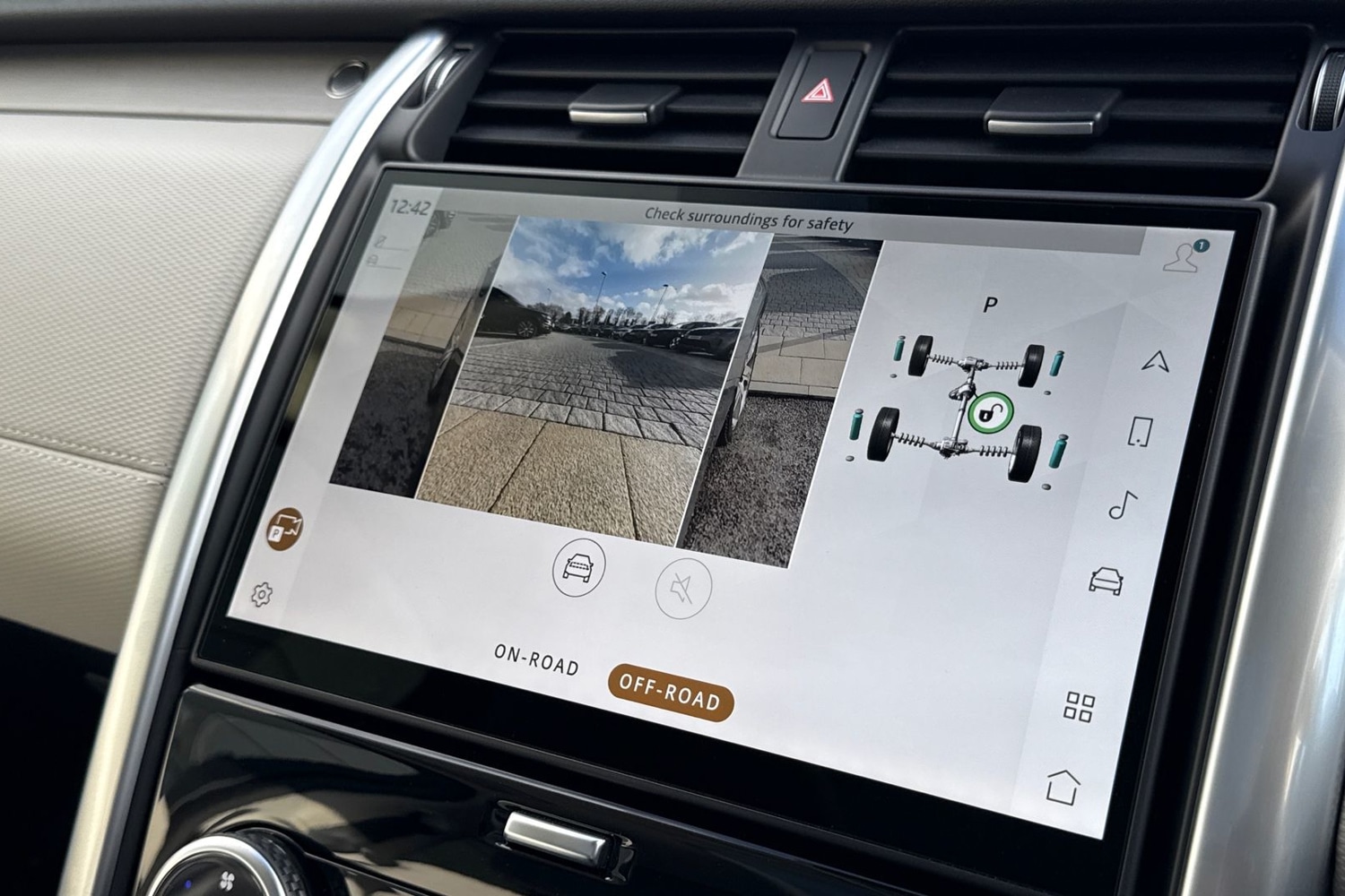 Used Land Rover Discovery 2025 for sale - 76902562: Photo 43