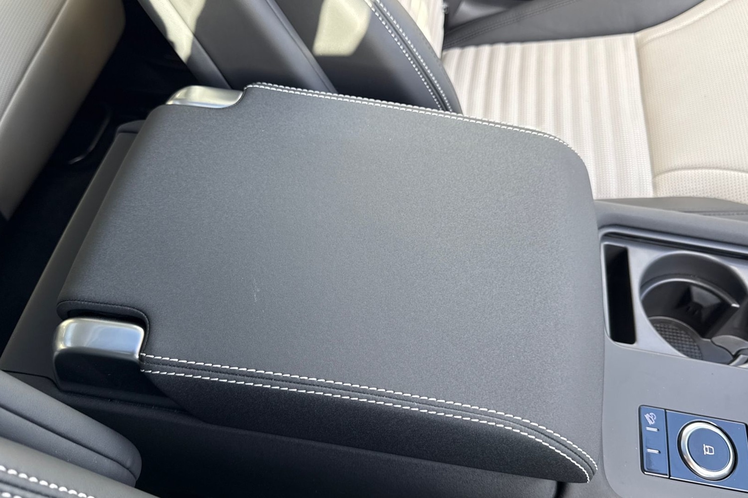 Used Land Rover Discovery 2025 for sale - 76902562: Photo 48