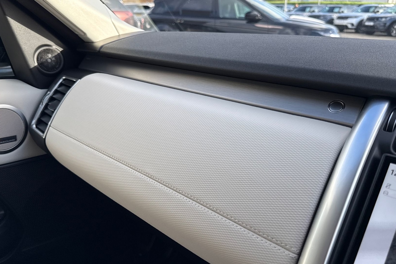 Used Land Rover Discovery 2025 for sale - 76902562: Photo 51