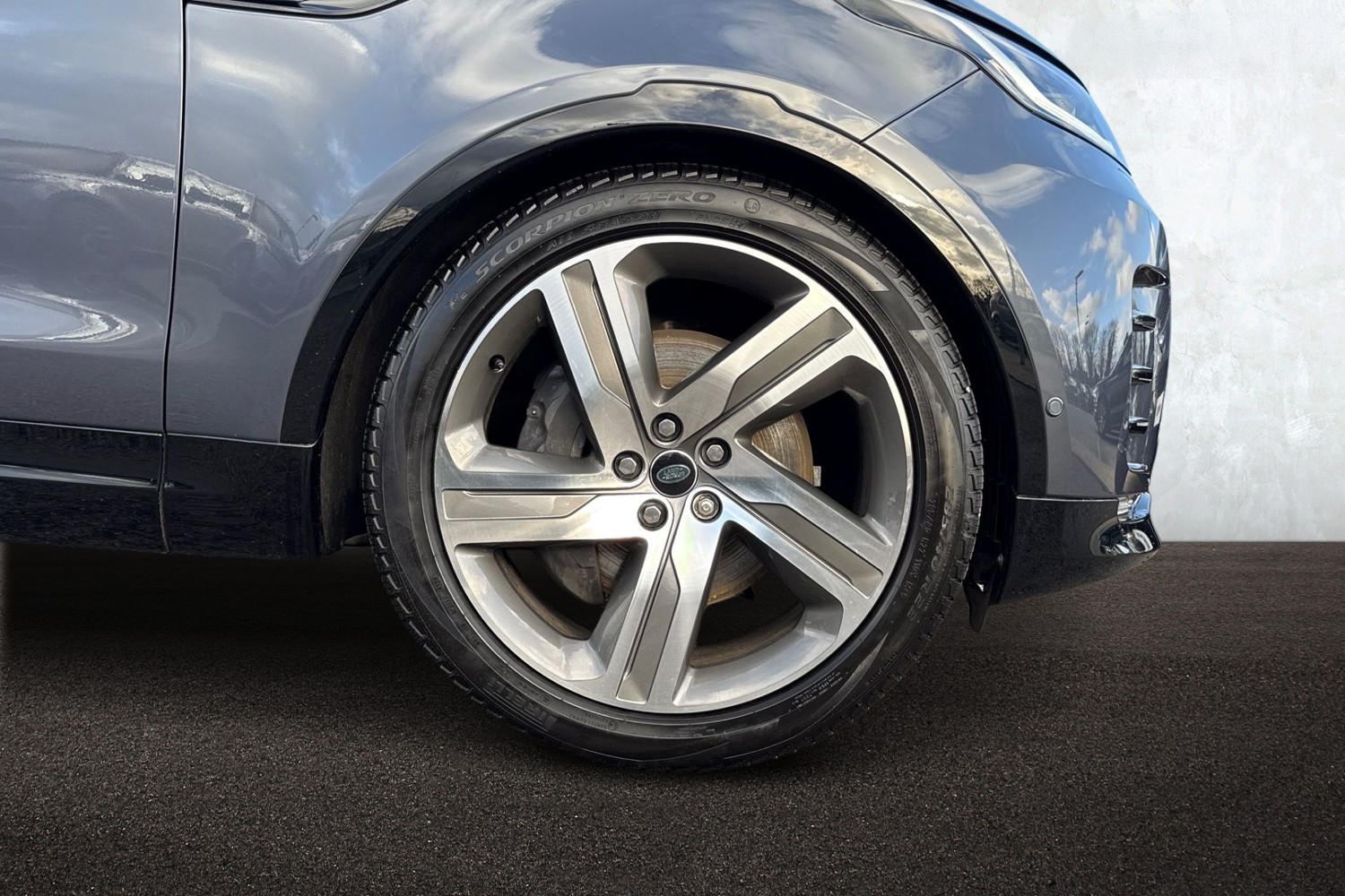 Used Land Rover Discovery 2025 for sale - 76902562: Photo 9