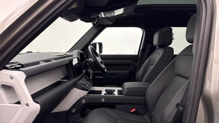 Used Land Rover Defender 2025 for sale - 77620559: Photo 3