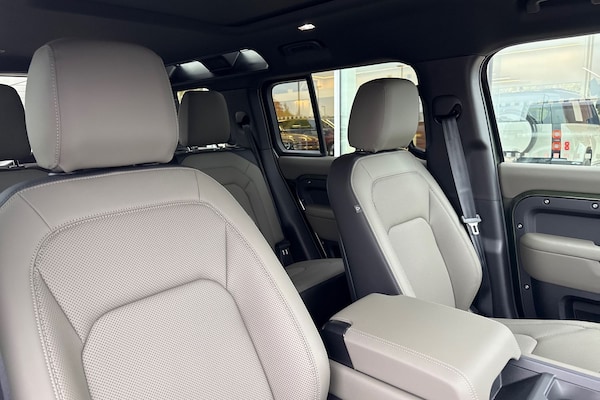 Used Land Rover Defender 110 2025 for sale - 76249209: Photo 10