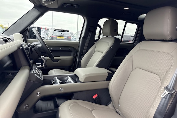 Used Land Rover Defender 110 2025 for sale - 76249209: Photo 11