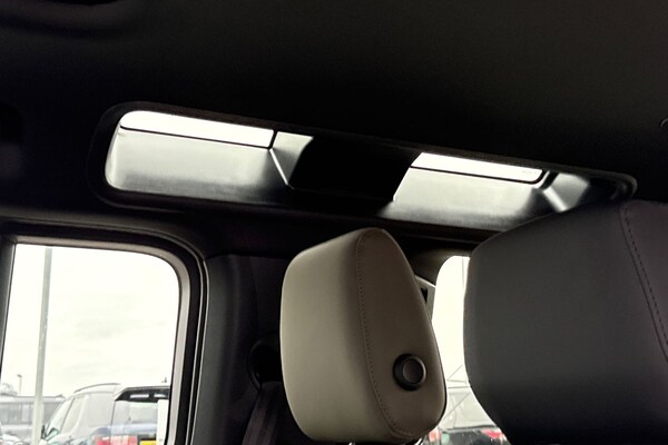 Used Land Rover Defender 110 2025 for sale - 76249209: Photo 31