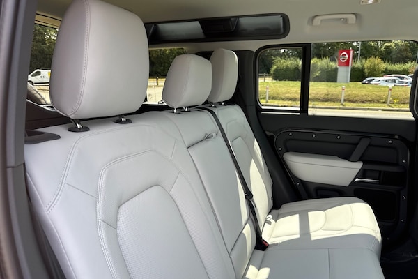 Used Land Rover Defender 110 2025 for sale - 75524924: Photo 12