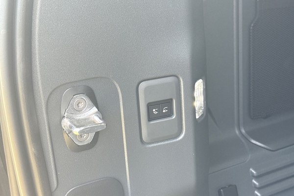 Used Land Rover Defender 110 2025 for sale - 75524924: Photo 34