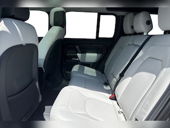 Used Land Rover Defender 110 2025 for sale - 75524924: Photo