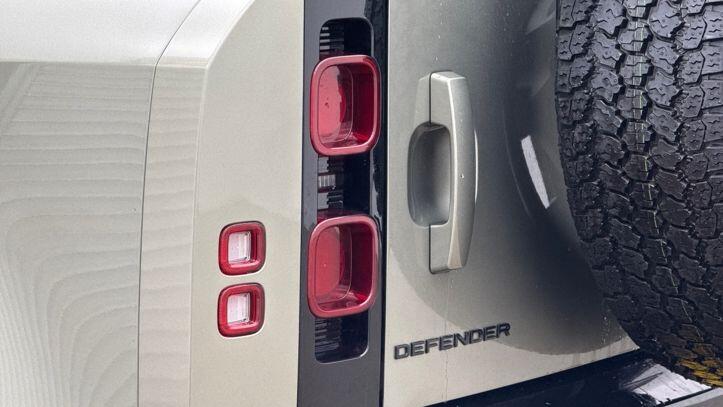 Used Land Rover Defender 110 2023 for sale - 77287067: Photo 19