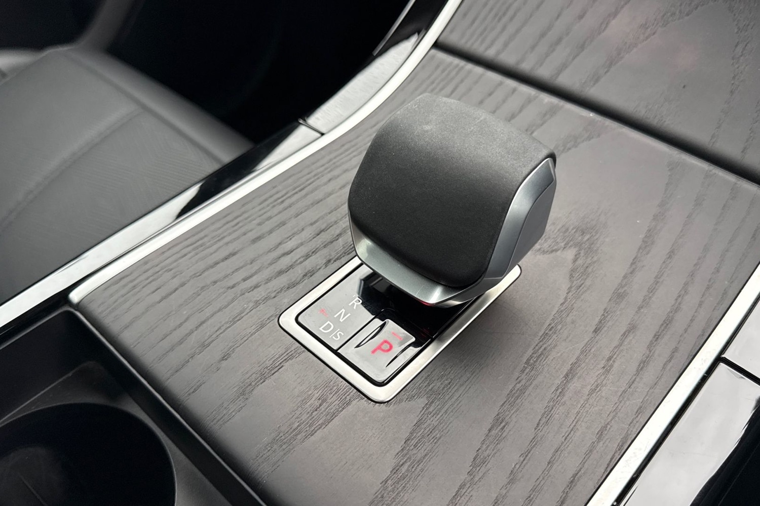 Used Land Rover Range Rover Velar 2025 for sale - 76934286: Photo 13