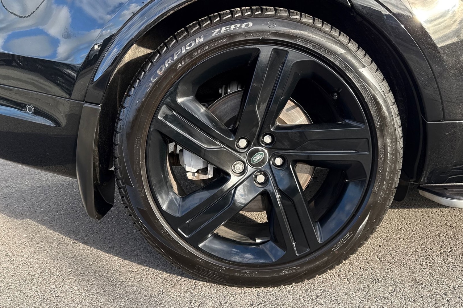 Used Land Rover Discovery 2025 for sale - 77051514: Photo 32