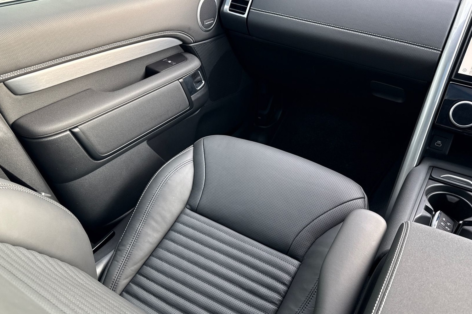 Used Land Rover Discovery 2025 for sale - 77051514: Photo 40