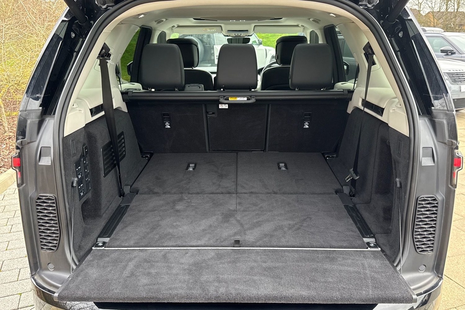 Used Land Rover Discovery 2025 for sale - 77747702: Photo 10