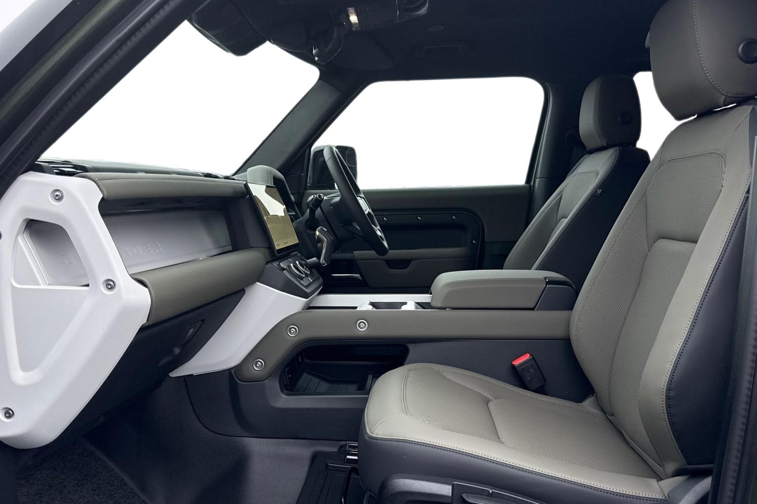 Used Land Rover Defender 90 2026 for sale - 77382785: Photo 3