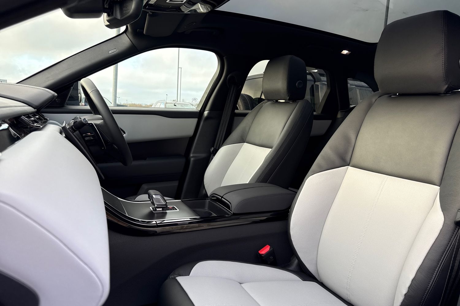 Used Land Rover Range Rover Velar 2026 for sale - 77226350: Photo 11