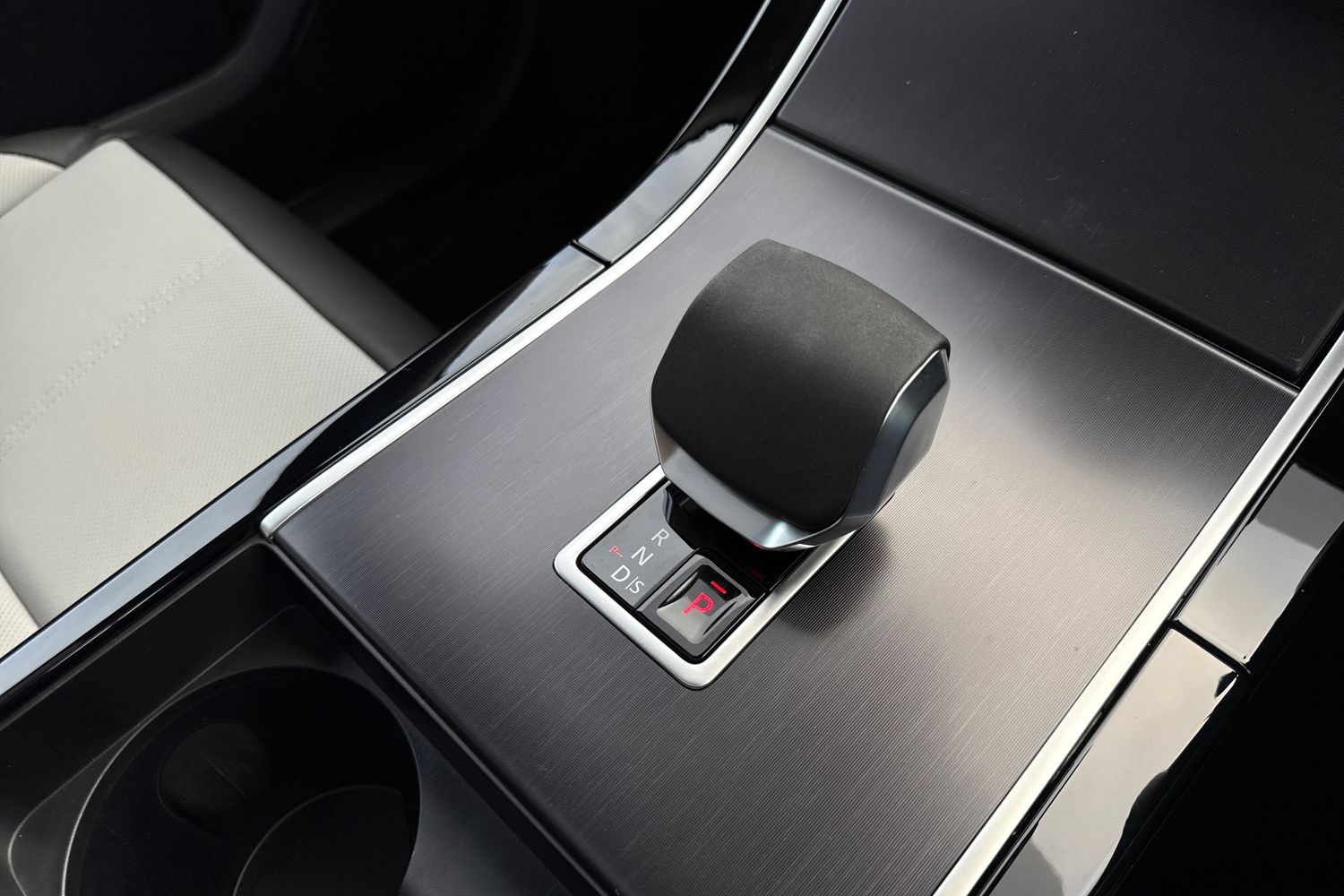 Used Land Rover Range Rover Velar 2026 for sale - 77226350: Photo 16