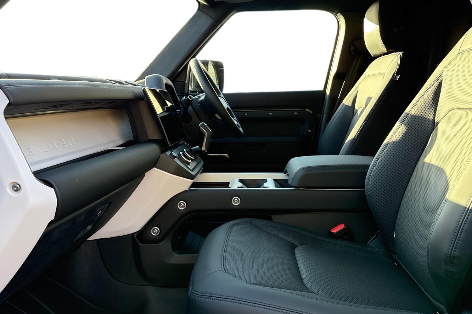 Used Land Rover Defender 110 2025 for sale - 76789730: Photo 3