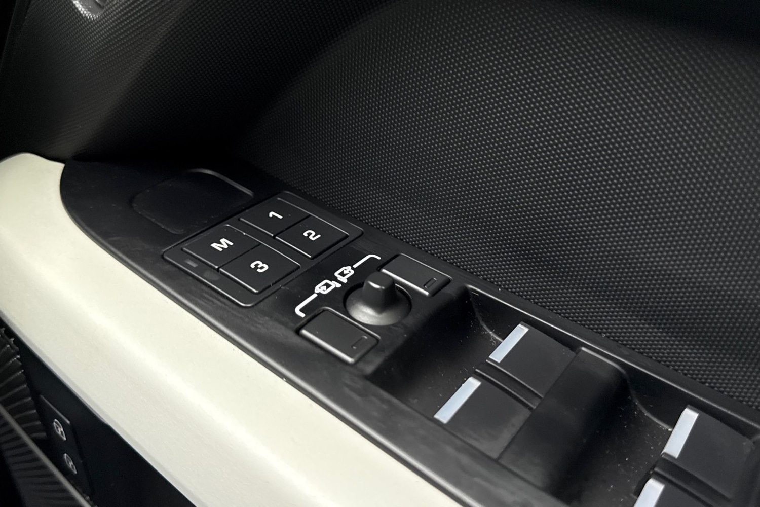 Used Land Rover Defender 2024 for sale - 77628481: Photo 25