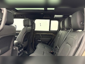 Used Land Rover Defender 110 2025 for sale - 78681356: Photo