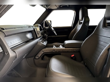 Used Land Rover Defender 110 2025 for sale - 75179174: Photo