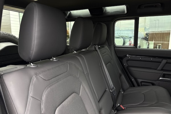 Used Land Rover Defender 110 2025 for sale - 75787295: Photo 12