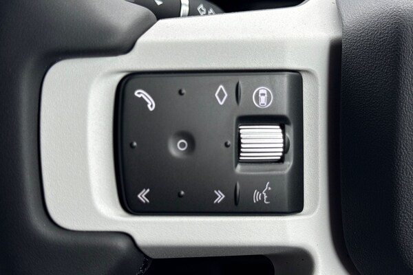 Used Land Rover Defender 110 2025 for sale - 75787295: Photo 17