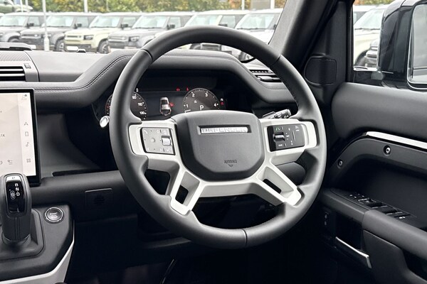 Used Land Rover Defender 110 2025 for sale - 75787295: Photo 30