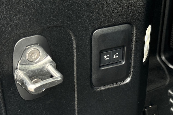 Used Land Rover Defender 110 2025 for sale - 75787295: Photo 33