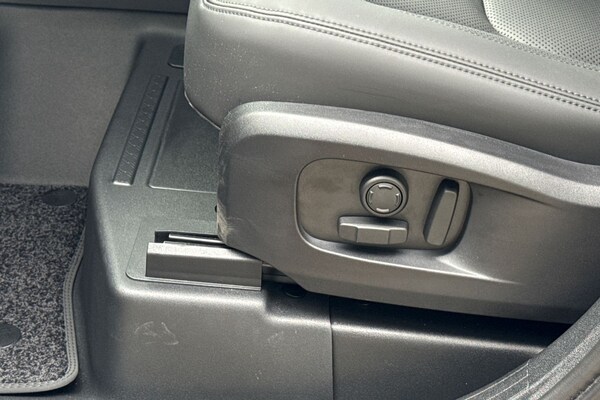 Used Land Rover Defender 110 2025 for sale - 75787295: Photo 35