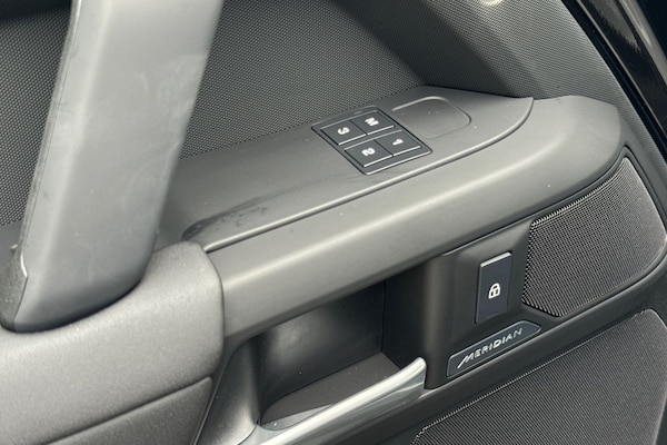 Used Land Rover Defender 110 2025 for sale - 75787295: Photo 36