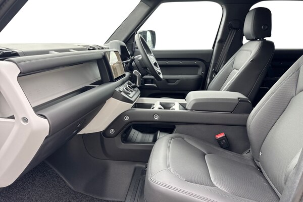 Used Land Rover Defender 110 2025 for sale - 75787295: Photo 3