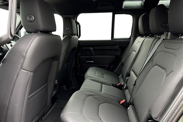 Used Land Rover Defender 110 2025 for sale - 75787295: Photo 4