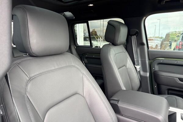 Used Land Rover Defender 110 2025 for sale - 76249207: Photo 10