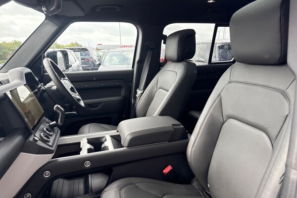 Used Land Rover Defender 110 2025 for sale - 76249207: Photo 11