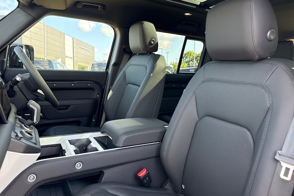 Used Land Rover Defender 110 2025 for sale - 75524972: Photo 11