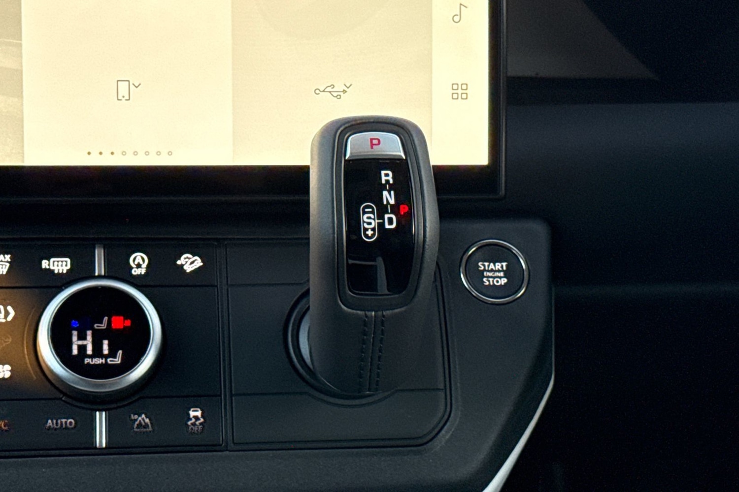 Used Land Rover Defender 90 2025 for sale - 76641746: Photo 13