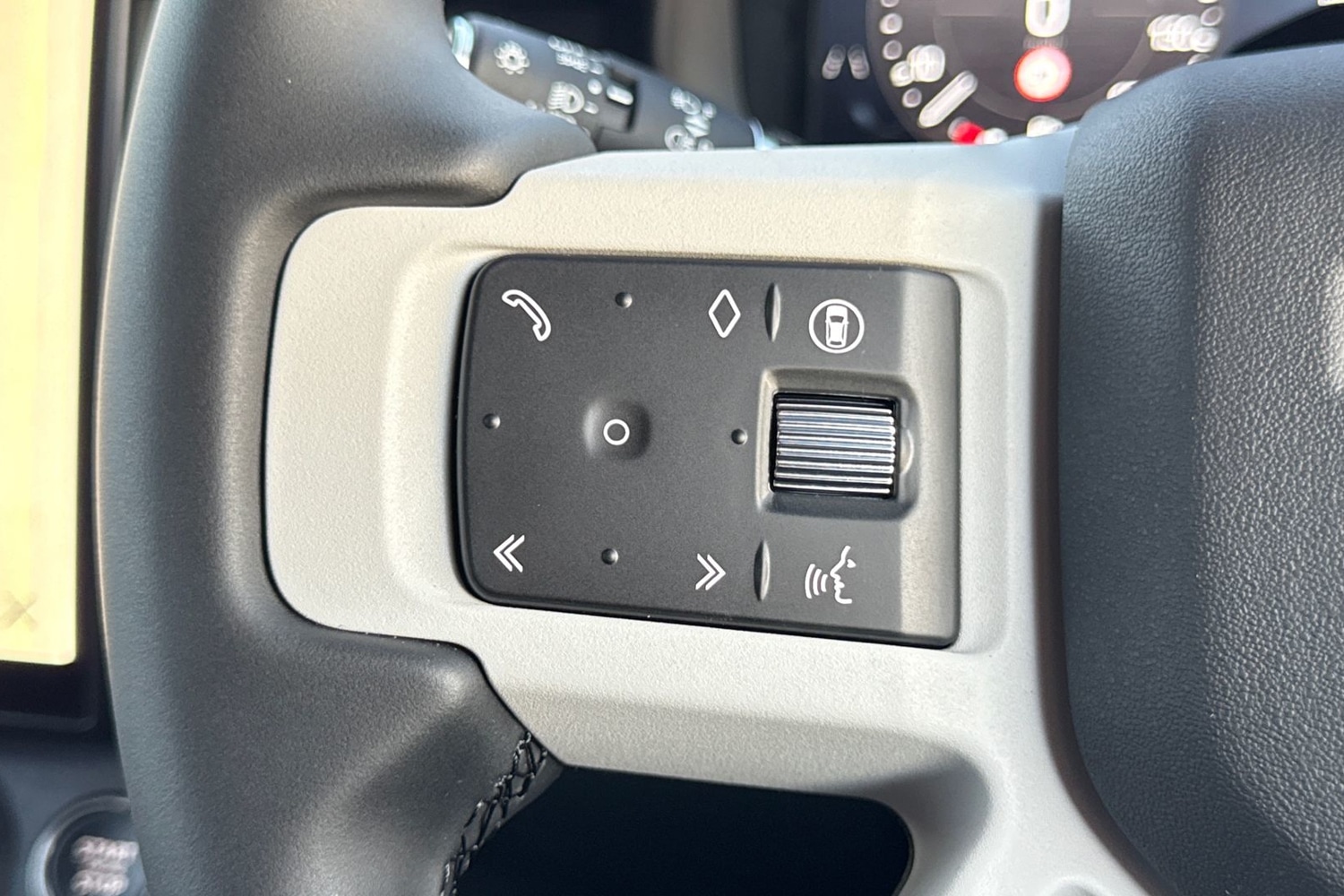 Used Land Rover Defender 90 2025 for sale - 76641746: Photo 32