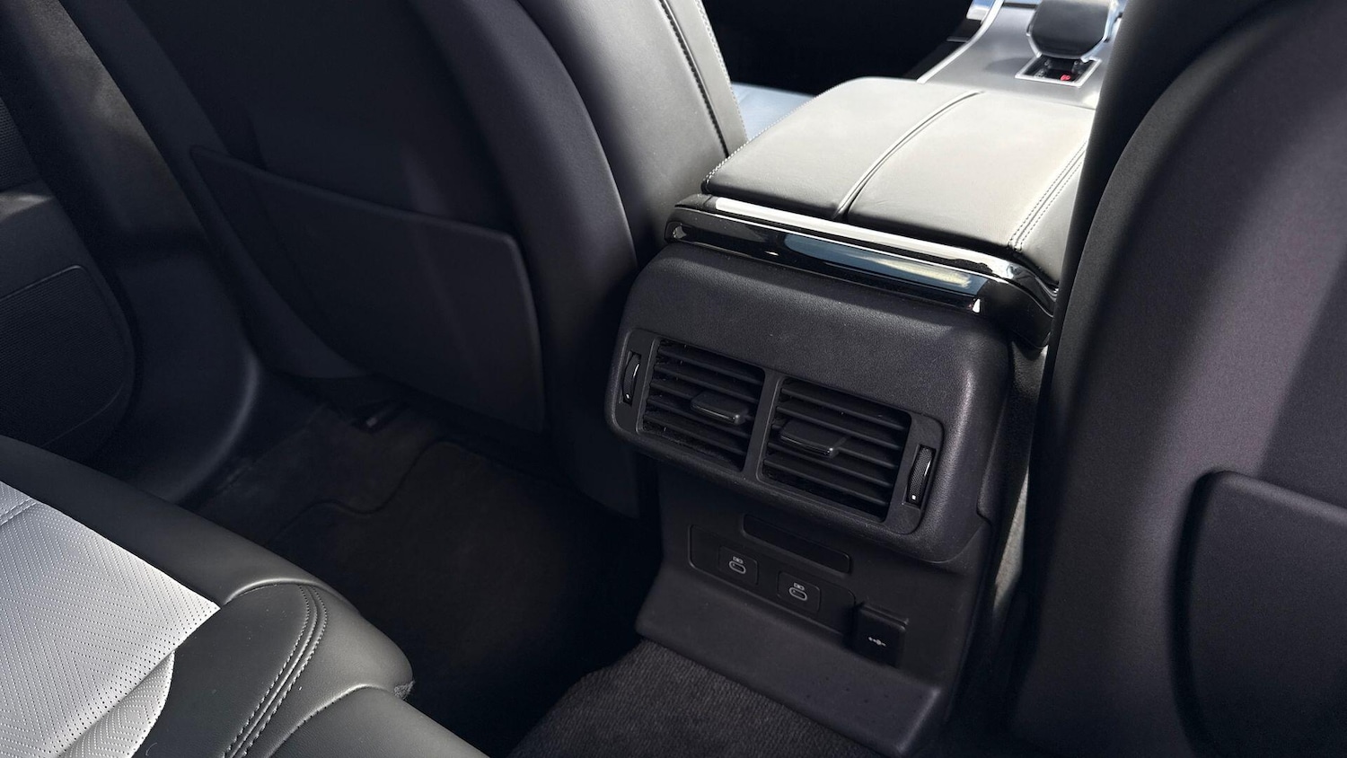 Used Land Rover Range Rover Velar 2024 for sale - 76194206: Photo 18