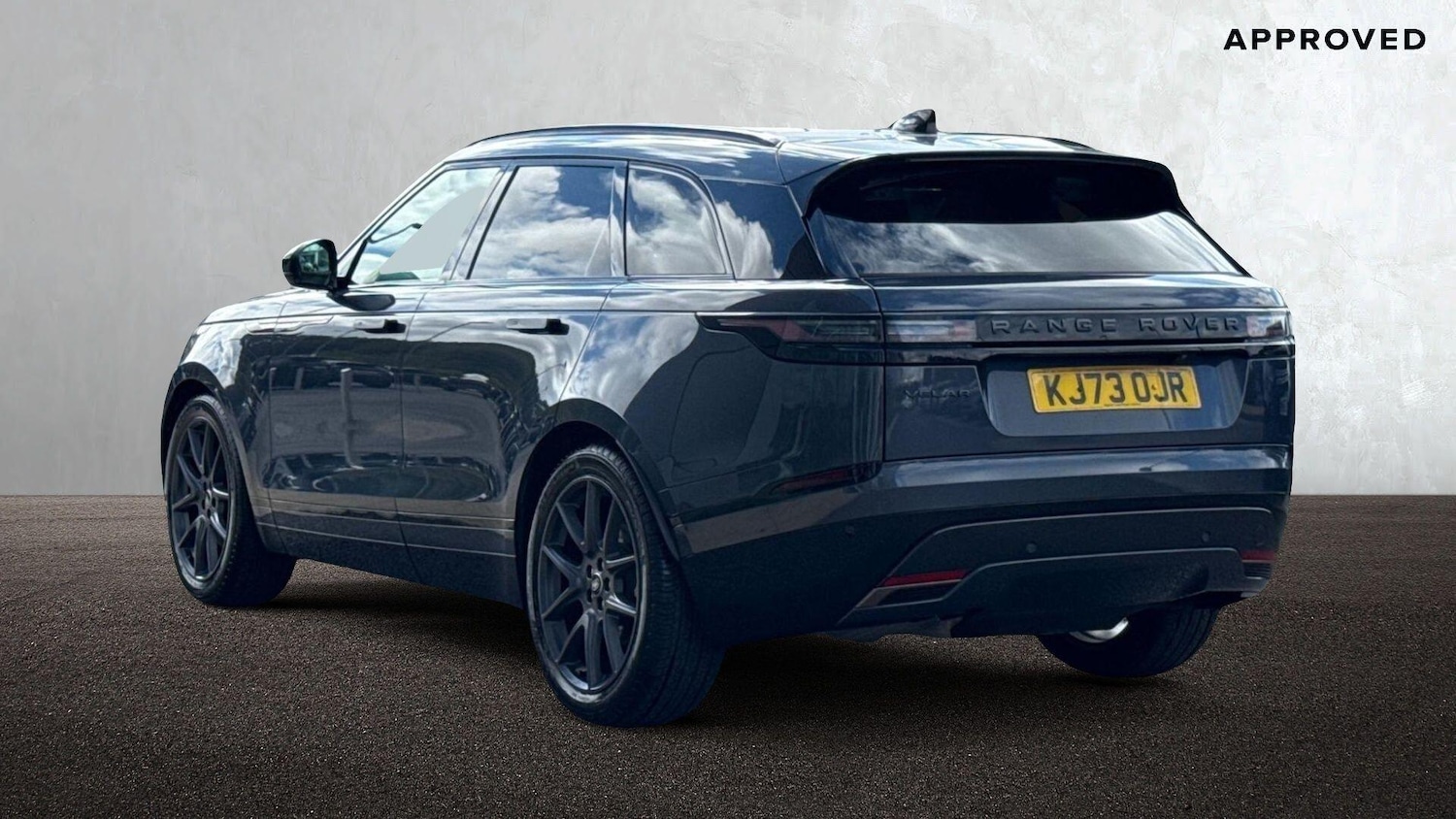 Used Land Rover Range Rover Velar 2024 for sale - 76194206: Photo 2