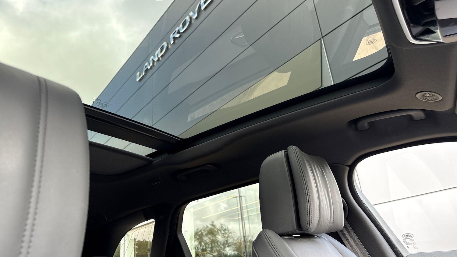 Used Land Rover Range Rover Velar 2024 for sale - 76194206: Photo 21