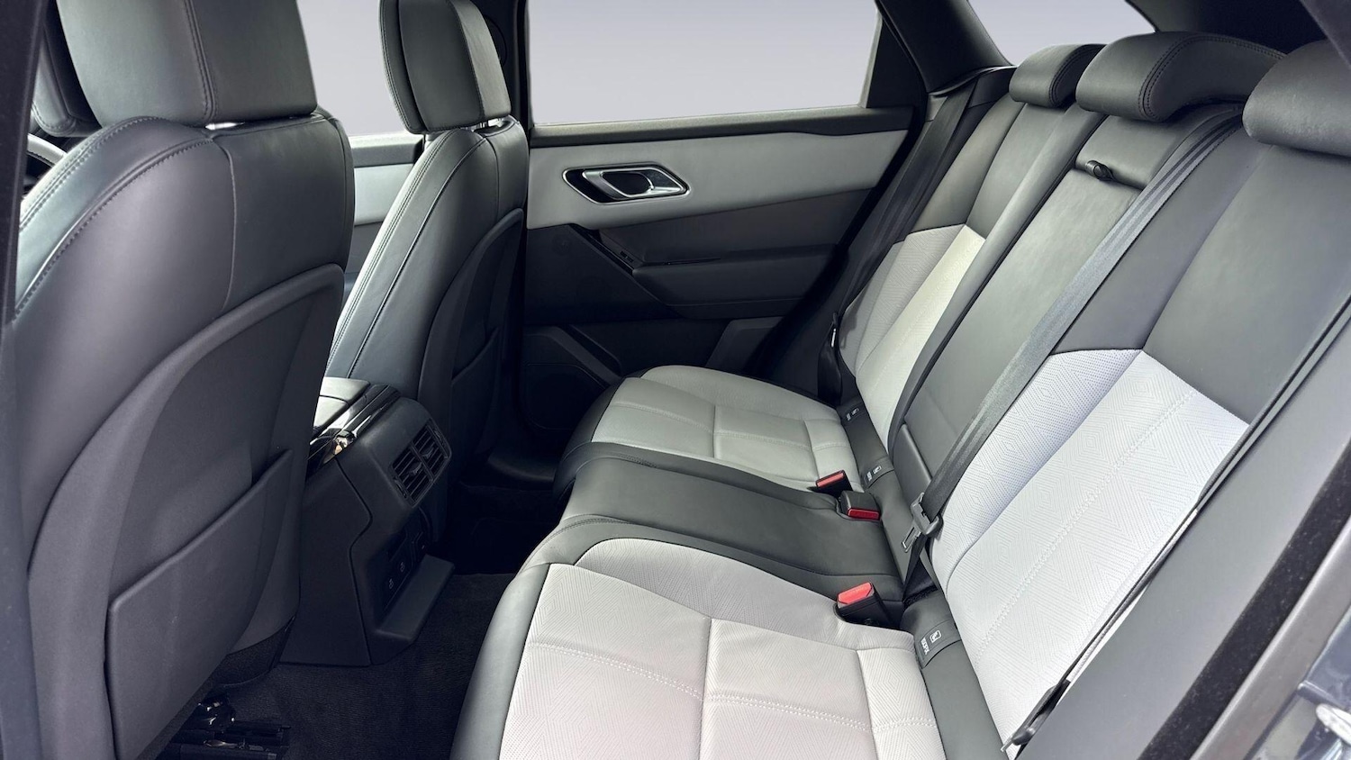 Used Land Rover Range Rover Velar 2024 for sale - 76194206: Photo 4