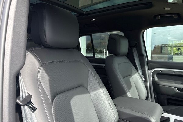 Used Land Rover Defender 110 2025 for sale - 76249220: Photo 10