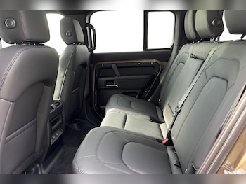 Used Land Rover Defender 110 2025 for sale - 75918383: Photo
