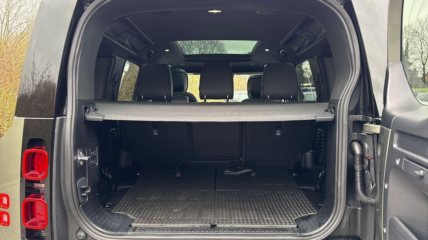 Used Land Rover Defender 110 2025 for sale - 78154974: Photo 11