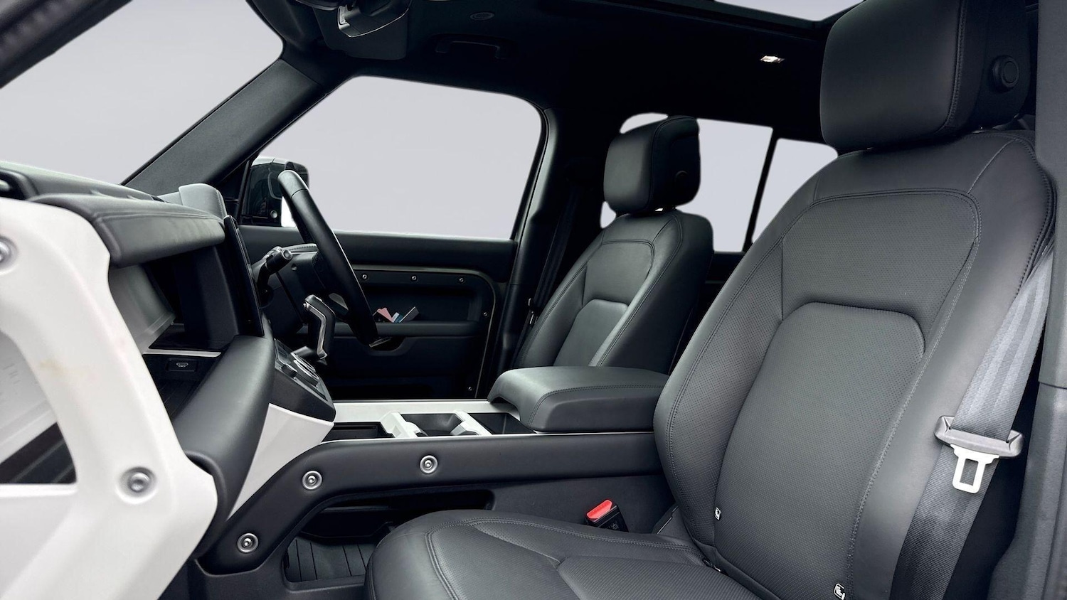 Used Land Rover Defender 110 2025 for sale - 78154974: Photo 3