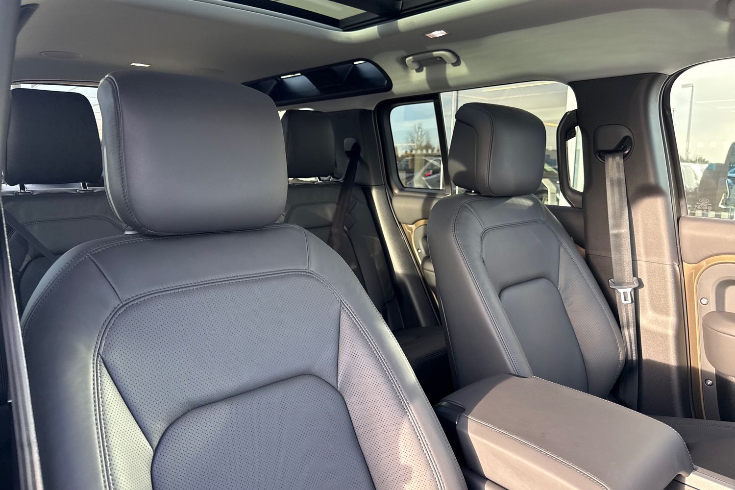 Used Land Rover Defender 110 2025 for sale - 76558167: Photo 10