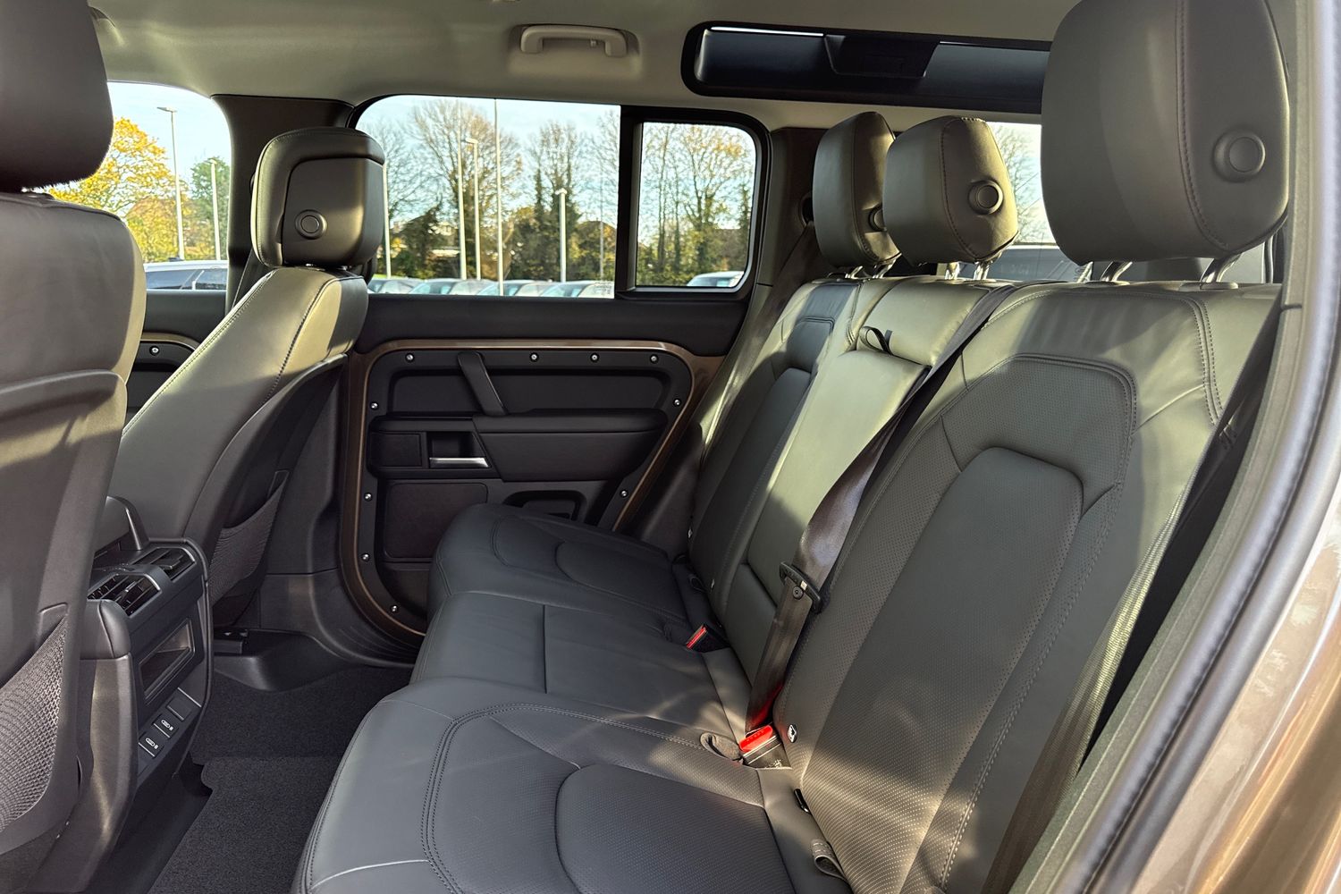 Used Land Rover Defender 110 2025 for sale - 76558167: Photo 13