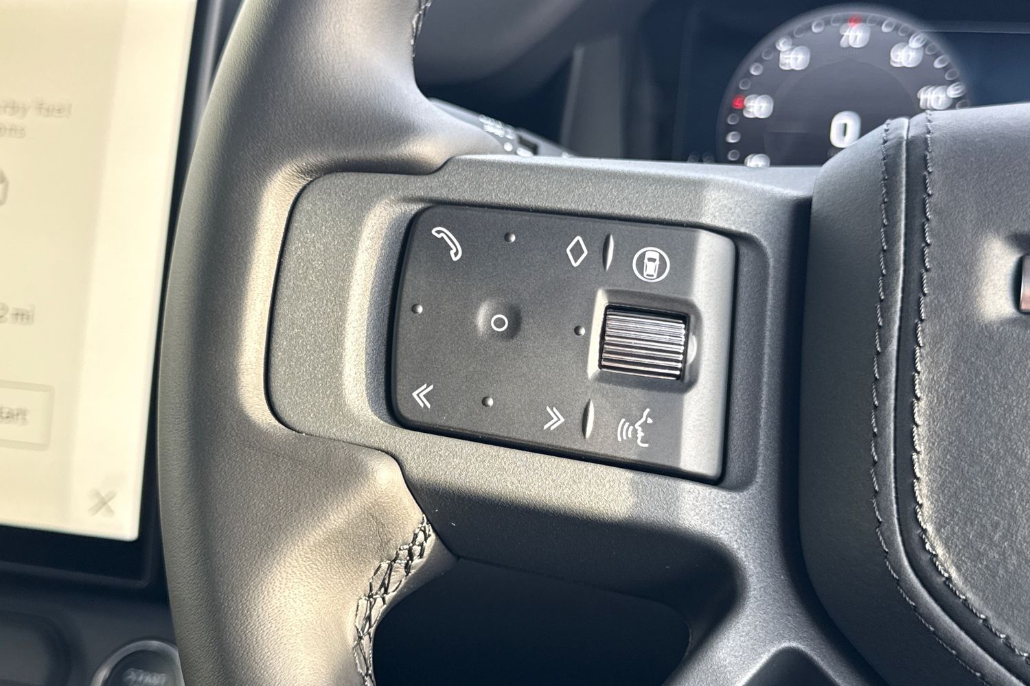 Used Land Rover Defender 110 2025 for sale - 76558167: Photo 17