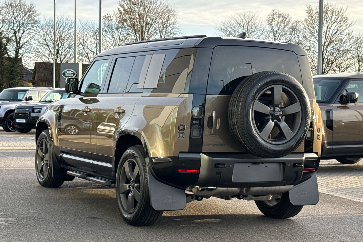 Used Land Rover Defender 110 2025 for sale - 76558167: Photo 2