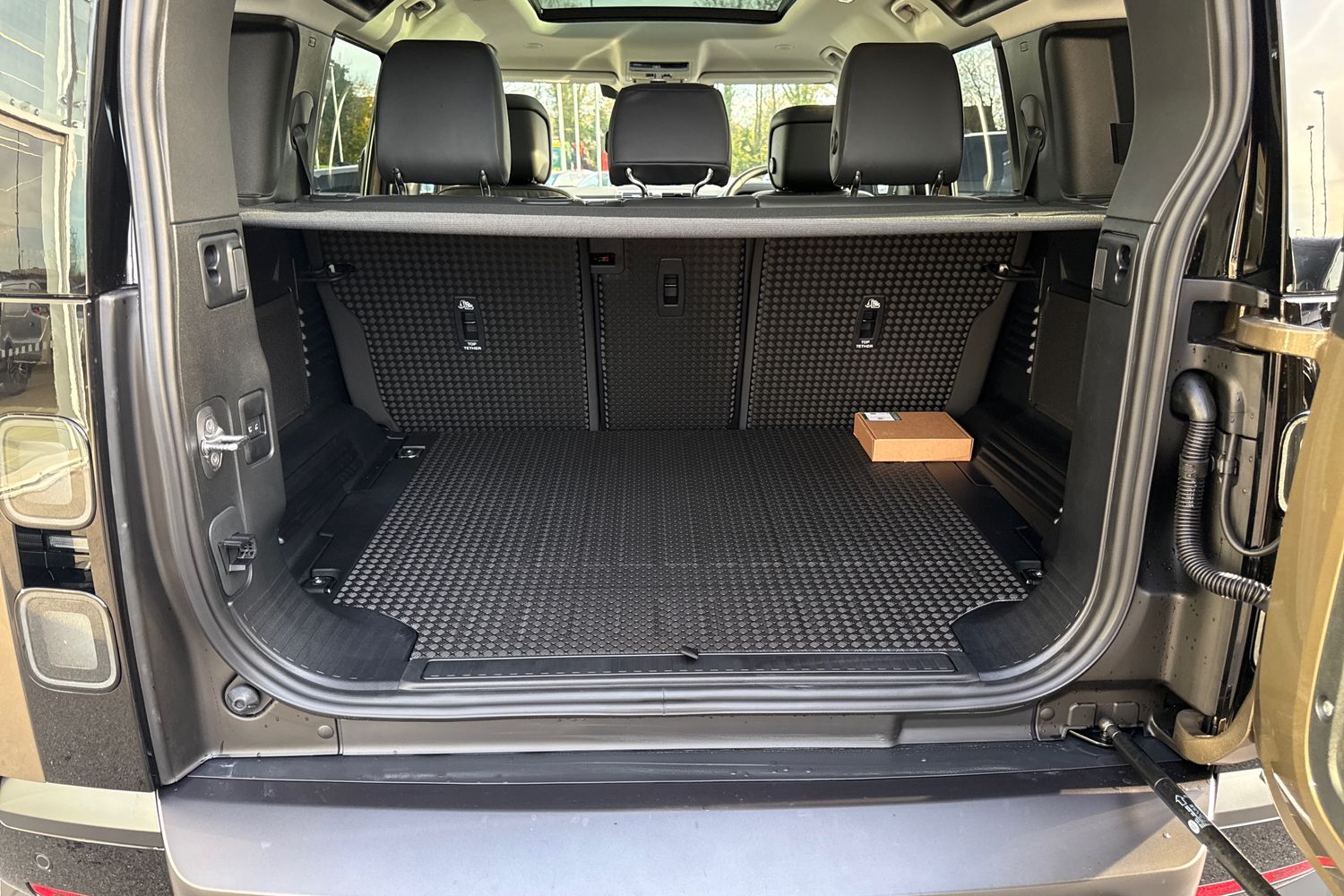 Used Land Rover Defender 110 2025 for sale - 76558167: Photo 23